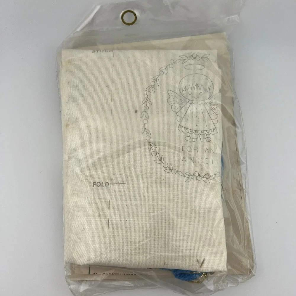 Vintage Columbia Minerva Stitchery Ornaments Kit 1982 Christmas Gift Bags‎